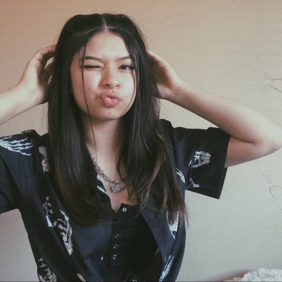 Meet Your Posher🖤 - Picture 2 of 11